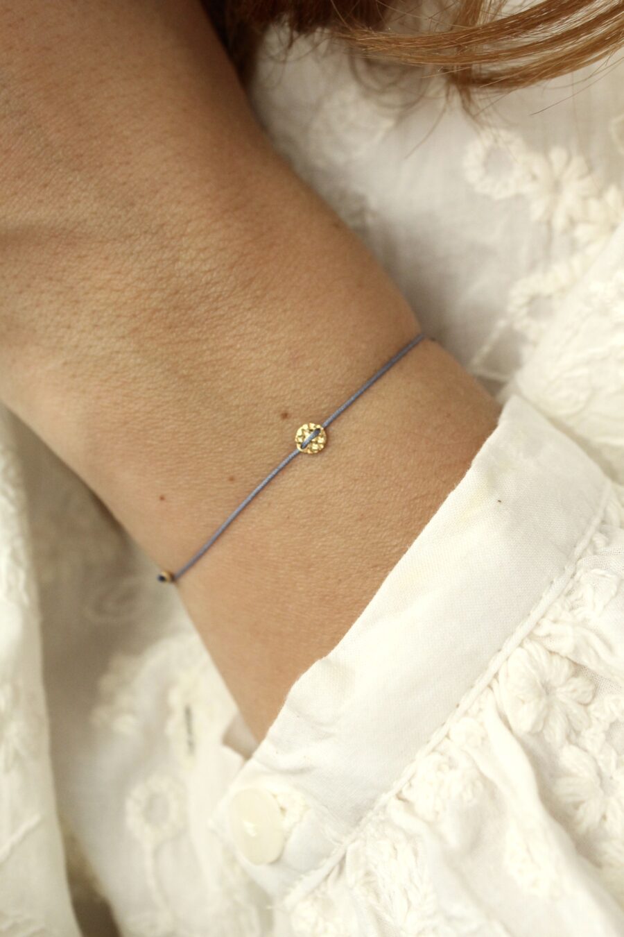 Šňůrkový náramek Love Button azul (gold filled)
