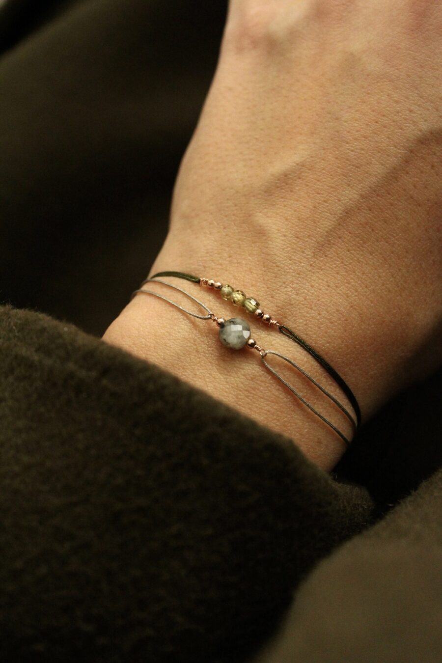 Náramek se zeleným zirkonem (gold filled/rose gold filled) - Image 3